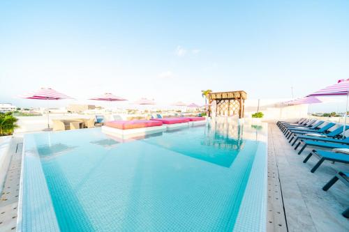 Bazén v ubytování Hotel The Palm nebo v jeho okolí