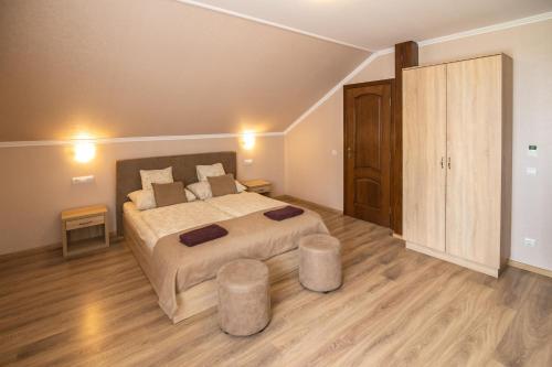 
A bed or beds in a room at Praktik Hotel & Restaurant
