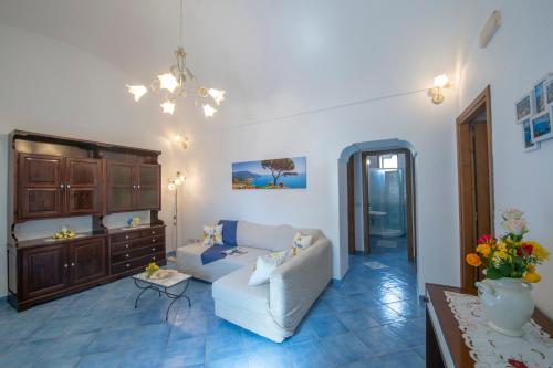 Ruang duduk di Amalfi Hills