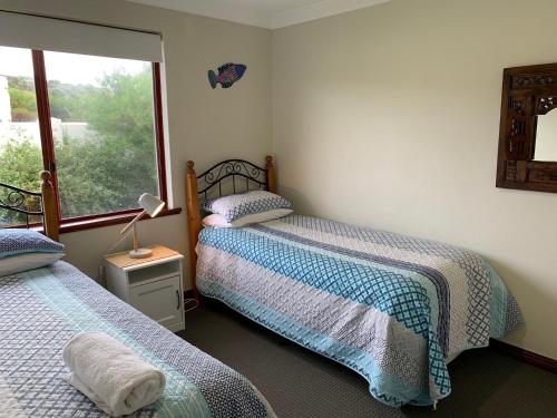 מיטה או מיטות בחדר ב-Beachside Prevelly Villas
