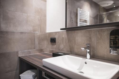 Bilik mandi di Emma Historic Hotel