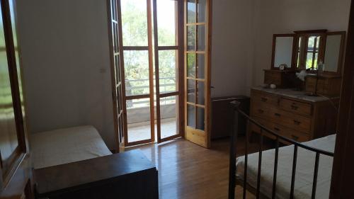 a room with a bed and a dresser and sliding doors at Phaedra's Mesonet in Málta