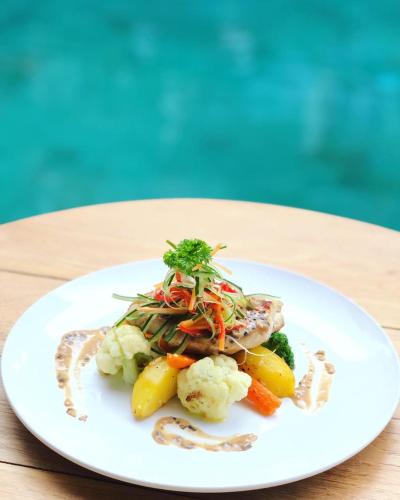 Jídlo v hotelu nebo okolí