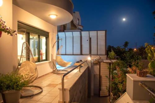 Balkoni atau teres di Paradisos luxury villas next to beach