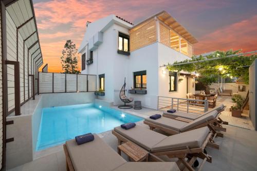 Kolam renang di atau dekat dengan Paradisos luxury villas next to beach