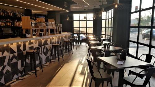 Restoran atau tempat lain untuk makan di Rener Hotel Los Campones