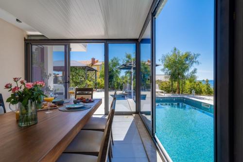 Luxury VILLA CECILIA with 4 en-suite bedrooms located 250m from the beach in Podstrana, max 8 people