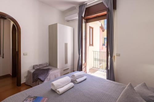 a bedroom with a bed with two towels on it at Villa Valverde Apartments e B&B in Taormina
