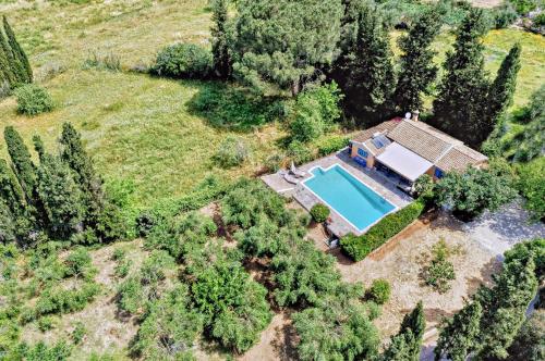 an aerial view of a house with a swimming pool at Villa Nautilus in Áfra