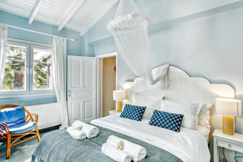 Un pat sau paturi într-o cameră la Villa Nautilus