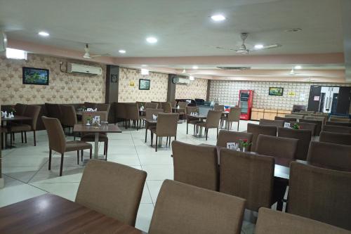 Restoran või mõni muu söögikoht majutusasutuses Hotel JMD International Katihar