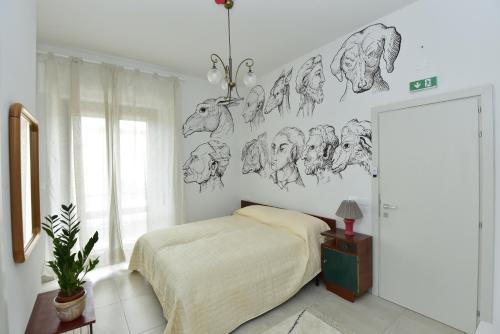 a bedroom with a bed and a drawing on the wall at VAARAK in Bosa