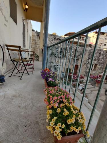 Un balcón o terraza en Mi'ilya CHOCOLATE HOUSE Guest house