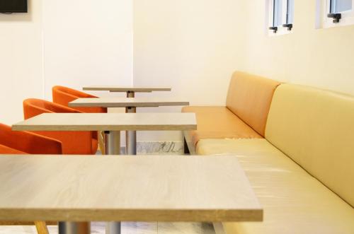 a waiting room with two tables and benches at Holiday Inn Express & Suites - Ciudad Obregon by IHG in Ciudad Obregón