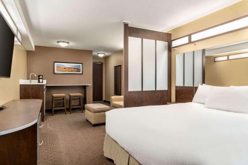 Foto da galeria de Microtel Inn & Suites by Wyndham Estevan em Estevan