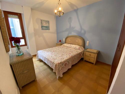A bed or beds in a room at Apartamentos Vista Alegre Altamar