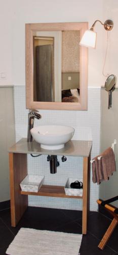 a bathroom with a sink and a mirror at De Nachtwaker in Ieper