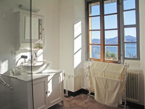 A bathroom at Villa La Canonica