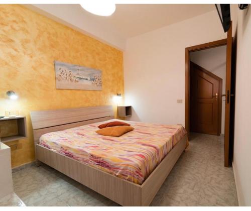 a bedroom with a large bed in a room at Via San Giacomo piano rialzato in Ustica