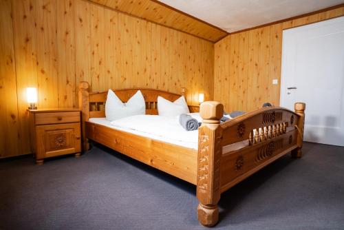 Кровать или кровати в номере Landgasthof Bayerwald