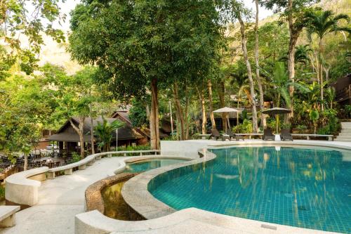 Бассейн в Baan Krating Phuket Resort -SHA Plus или поблизости