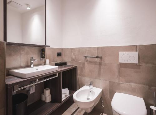 Bilik mandi di Emma Historic Hotel