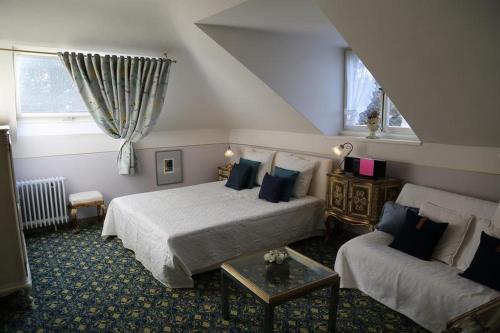 Un pat sau paturi într-o cameră la Villa Hedwig