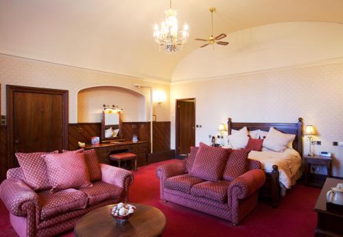 A seating area at Appleby Manor Hotel & Garden Spa