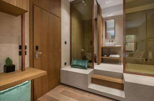 Ванна кімната в Anassa Chania Boutique Hotel