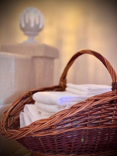 a basket filled with towels and a light in a room at Le Dimore in Piazzetta in Massafra