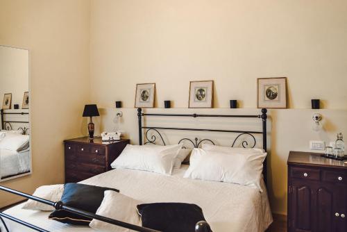a bedroom with two beds and a mirror at Masseria del Vino in Loreto Aprutino