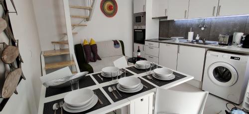 Nazaré Historic Beach House-1 minute to the beach
