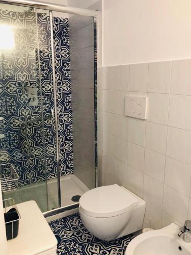 Bilik mandi di Villa Spring