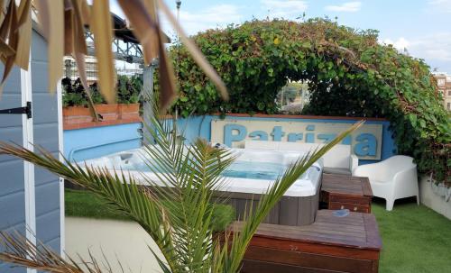 Bazén v ubytování Hotel Patrizia nebo v jeho okolí