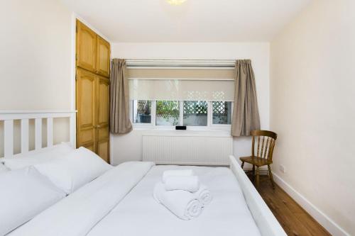 Gallery image of Pass the Keys Private Garden Apartment by Tulse Hill Station in London