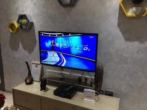 TV a/nebo společenská místnost v ubytování Appart Haut Standing à Tunis