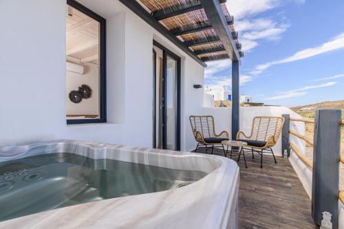 Foto dalla galleria di Maregold Mykonos Micro-Boutique Suites, Adults Only a Elia Beach