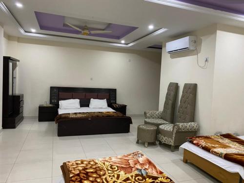 Een bed of bedden in een kamer bij Hotel Continental