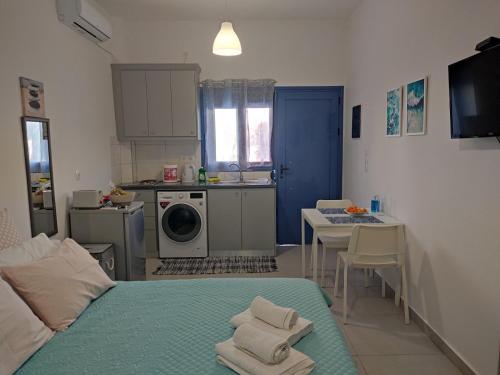 Kuchyň nebo kuchyňský kout v ubytování Finiki Seaside Apartment