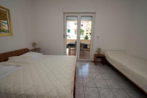 Cama ou camas em um quarto em Studio apartment in Duce with sea view, balcony, air conditioning, WiFi 132-7