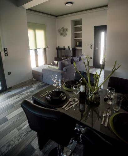 a living room with a table and a couch at Paraiso Azul Villas in Áyios Dhimítrios