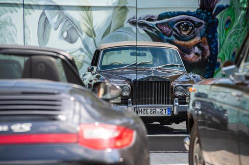 a group of cars parked in a parking lot at VILLA zeitlos - PfauenAuge in Traunstein