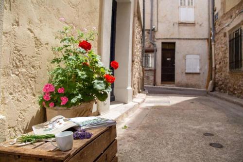 Vieil Antibes, plage de sable, avec parking