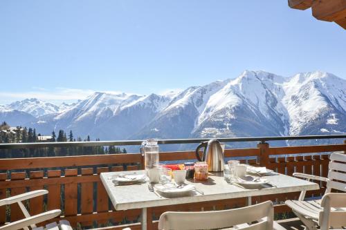 a table on a balcony with a view of mountains at Casa Arturo Penthouse in Riederalp