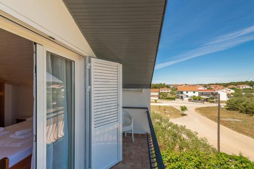 a balcony of a house with a view of a street at Bed & Breakfast Maki in Biograd na Moru