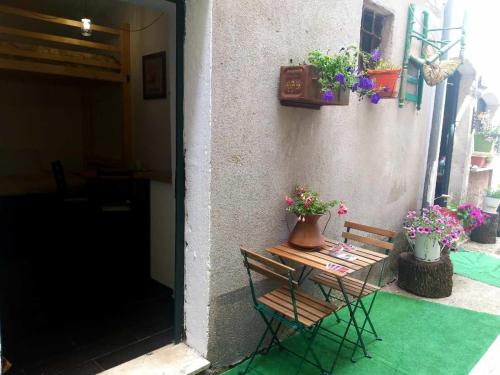 a patio with a table and a bench and flowers at Casa Carmela Cerasuolo Filignano in Filignano