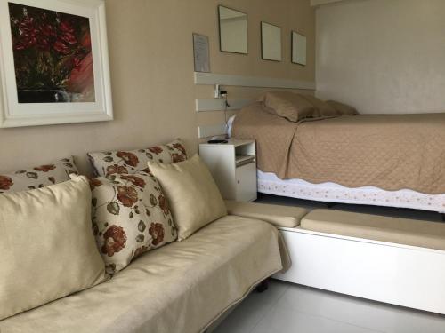 Tempat tidur dalam kamar di Bahia Flat ap 206