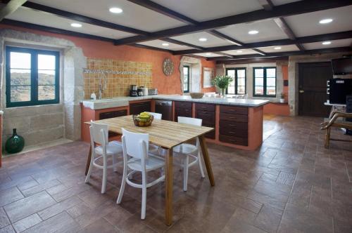 Dapur atau dapur kecil di Casa Vistaboa Ribeira Sacra