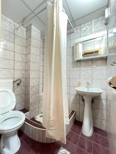 Apartment Boevi tesisinde bir banyo