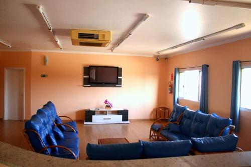 Μια τηλεόραση ή/και κέντρο ψυχαγωγίας στο HOTEL CLUBE AZUL DO MAR